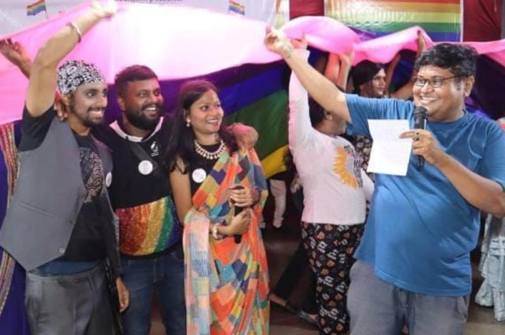 सौविक साहा क्वीर युवाओं के लिए एक कार्यक्रम आयोजित करते हुए-queer ट्रांसजेंडर जमशेदपुर