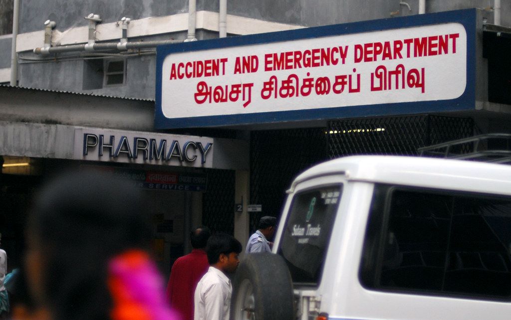 अस्पताल के आपातकाल द्वार का दृश्य_प्राथमिक चिकित्सा