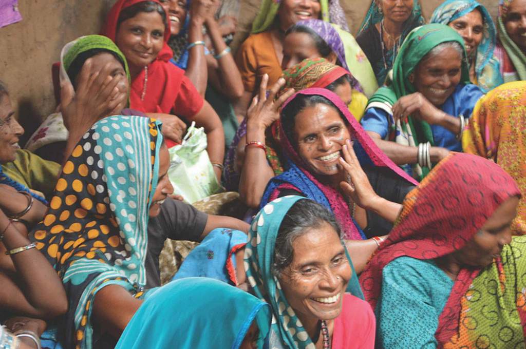 ग्रामीण महिलाएं-महिला भूमि अधिकार