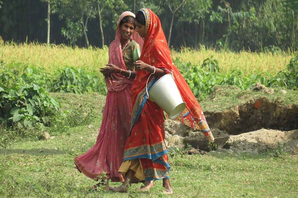 आदिवासी आजीविका रिपोर्ट_देहात में महिलायें