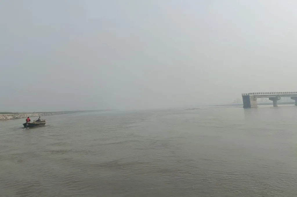 नदी में टूटा पूल_कोसी नदी