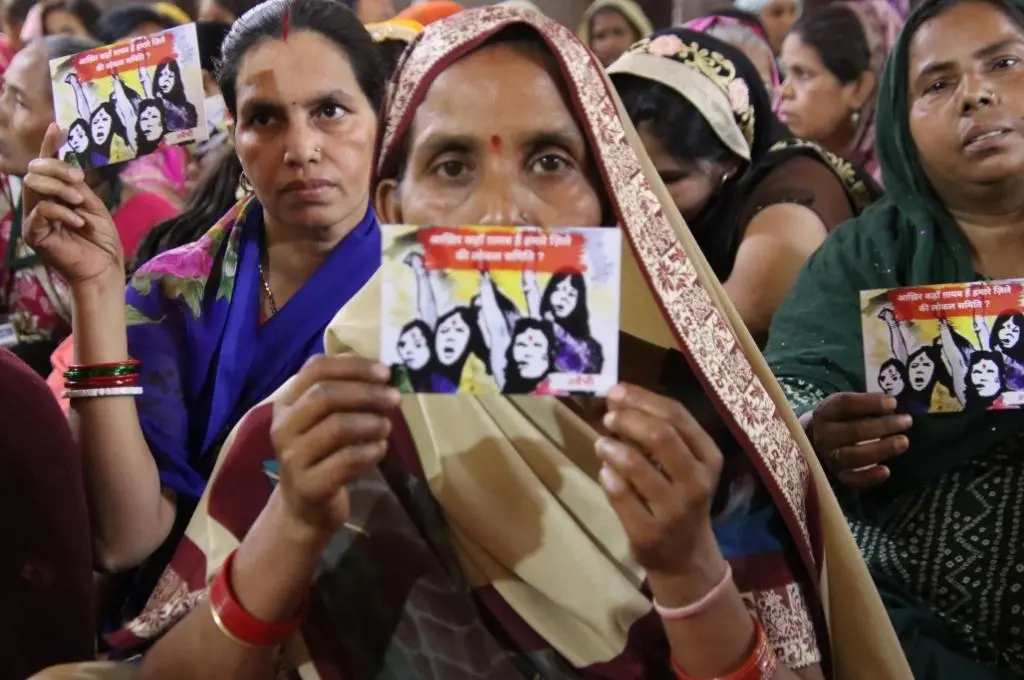 विरोध दर्ज कराती महिलायें_घरेलू कामगार
