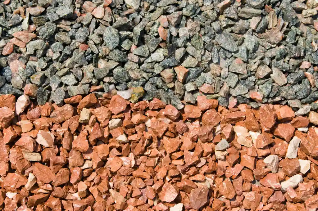 दो रंगों के पत्थरों की तस्वीर_ सरकारी योजना