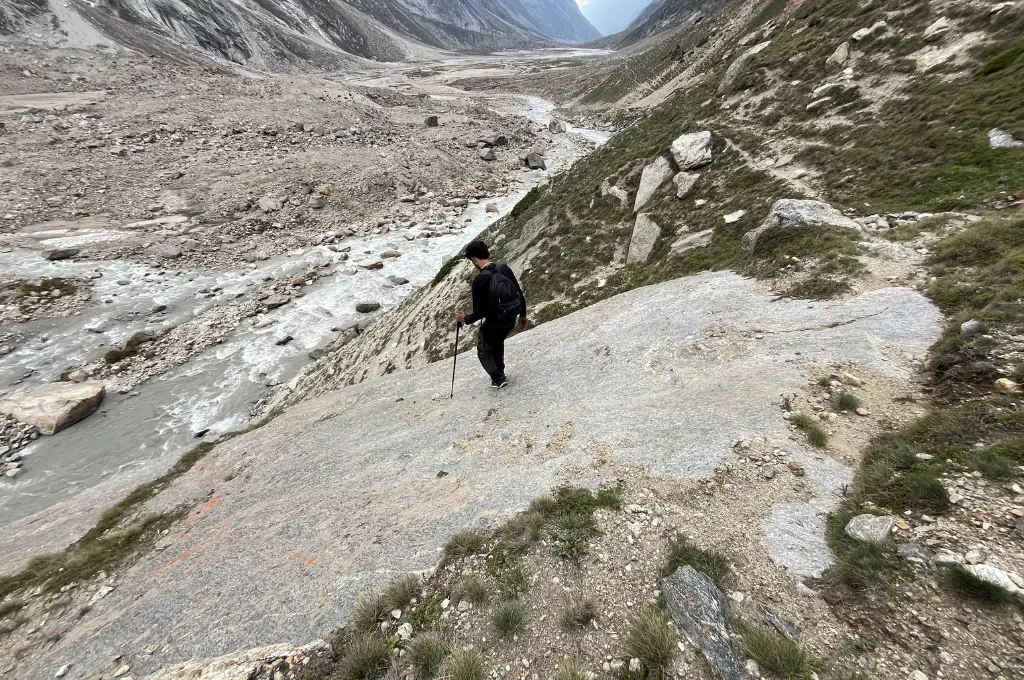 पहाड़ी पर एक व्यक्ति_संरक्षण