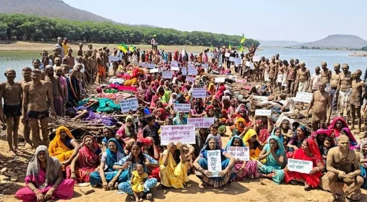 धरना प्रदर्शन में महिलाओं का हुजूम_केन-बेतवा परियोजना
