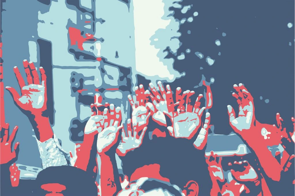 एक चित्र जिसमें लोगों के हाथ खड़े दिखाई दे रहे हैं_लोकतंत्र